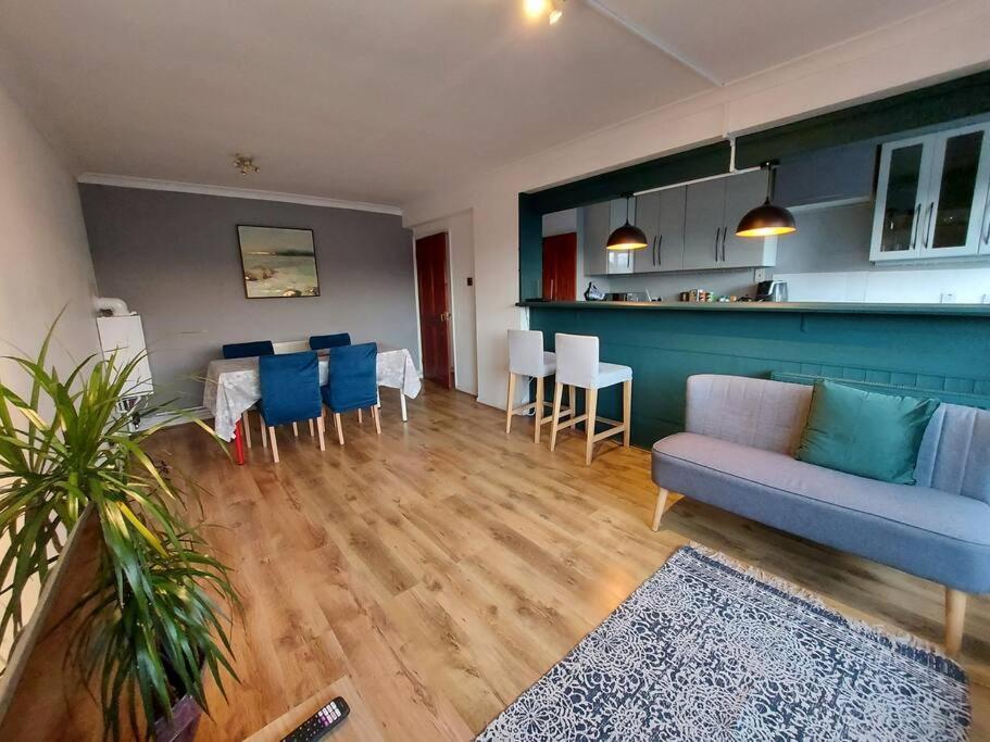 2 Bed Flat, Bounds Green, Piccadilly Line, London N11 Kültér fotó